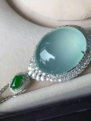 探秘冰种蓝水大鸽子蛋 中高端玉器工艺品的批发采购指南